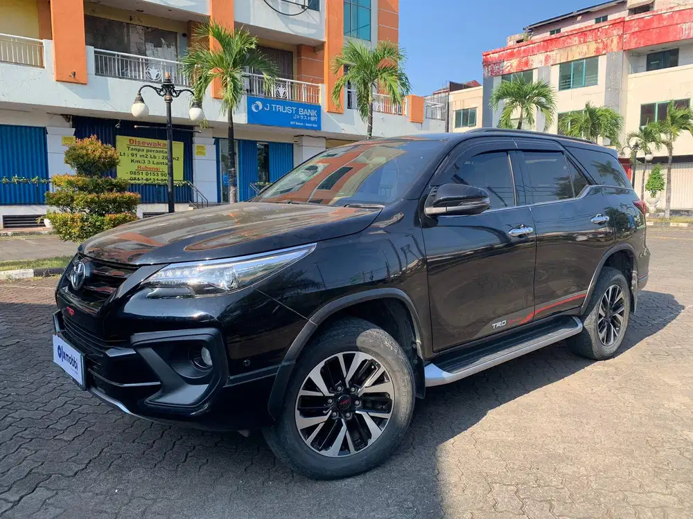 Pajak Panjang - Toyota Fortuner 2.4 4x2 VRZ TRD Solar-AT 2020