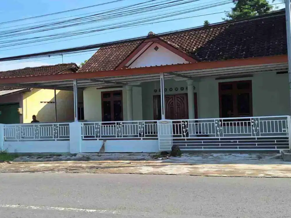 Rumah luas cocok utk kantor area Cebongan
