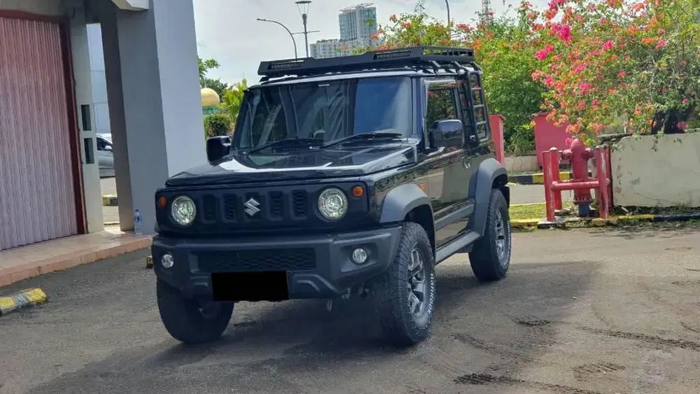 Suzuki Jimny Short 3Door 4x4 CBU Japan 2023 Hitam km.8rb