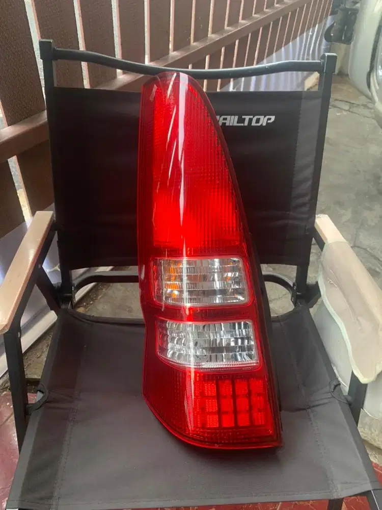 Lampu Kiri Belakang Nissan Serena Highway Star 2007