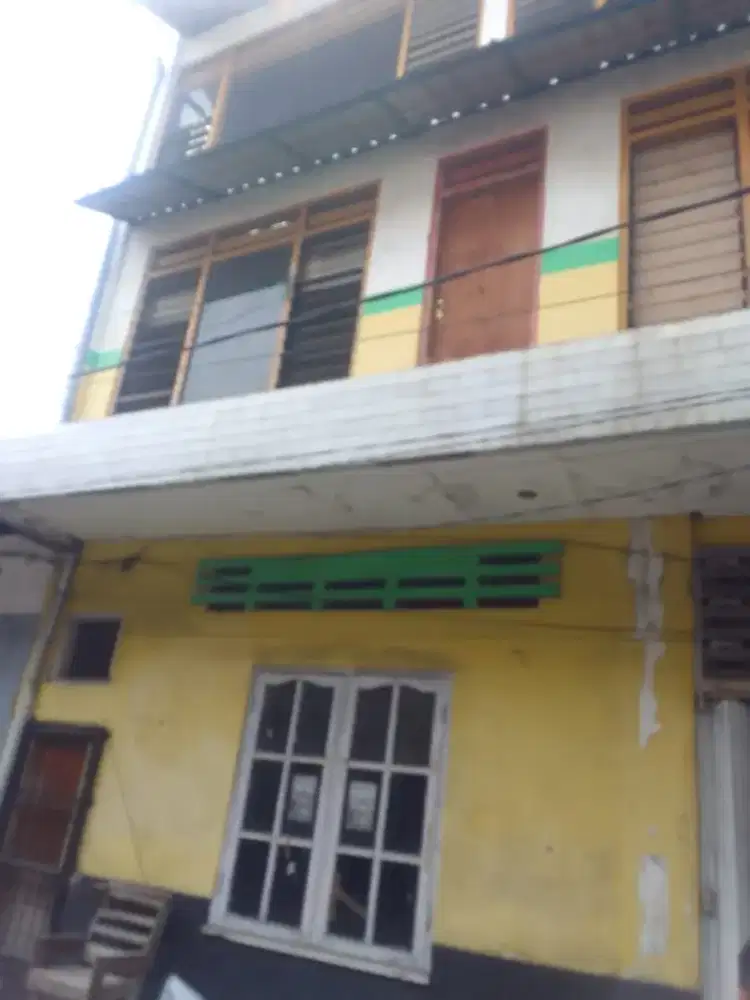 Di Kontrakkan Rumah Tingkat Dekat Jmp.