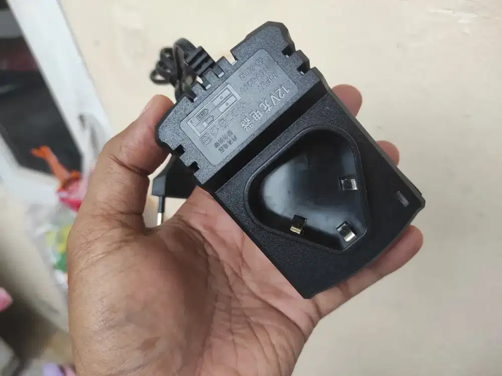 Charger bor cordles 12V automatis