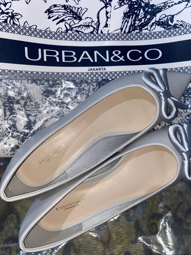 dijual barang baru sama sekali belum dipake karena kegedean