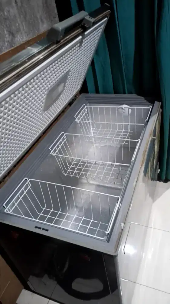 Kulkas chest freezer (kulkas frozen food) kapasitas 300 liter
