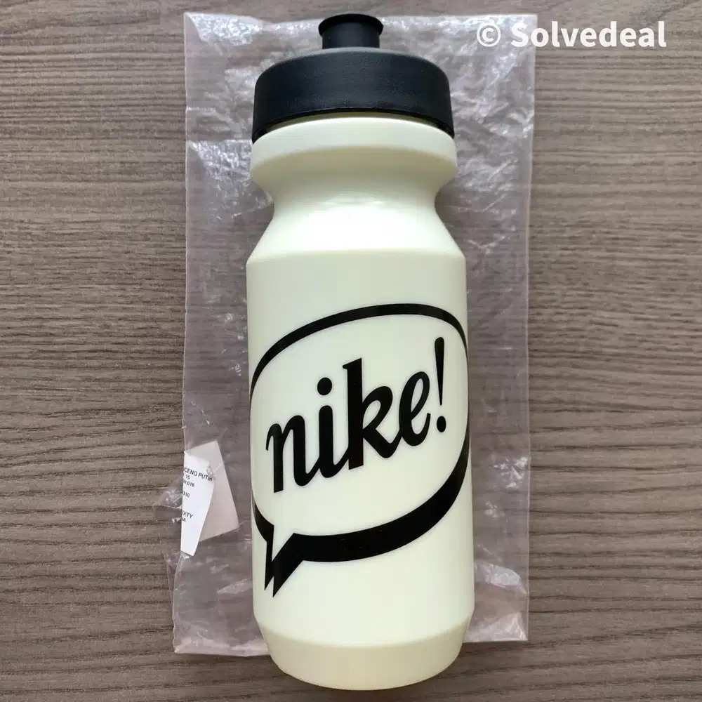 Botol Minum Nike Graphic Water Bottle Putih