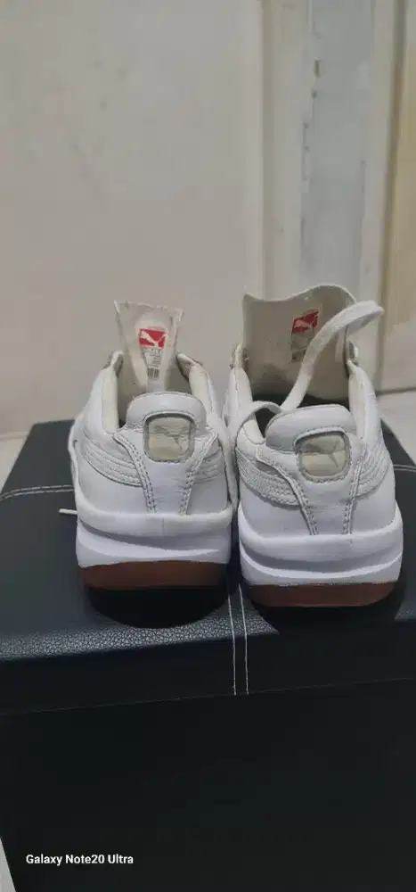 Sepatu Olahraga PUMA Size 42