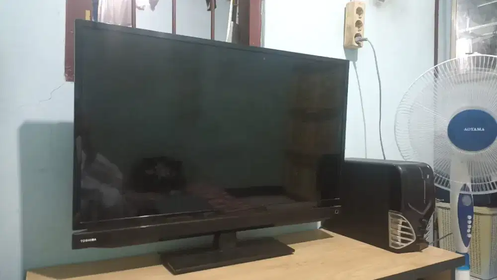 TV LED toshiba 32  &TV LG 17 murah & bagus