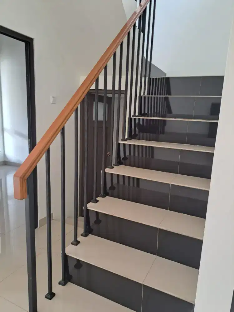 Handrail peganggann tangga Railing kayu Meranti permeter