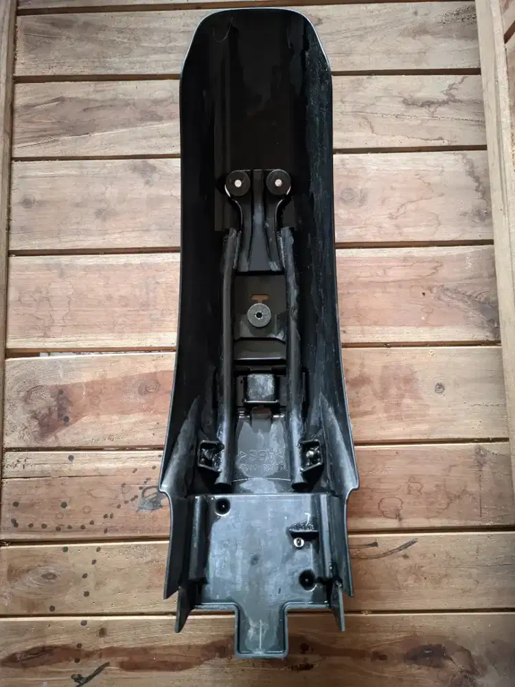 Spakbor belakang Original W175