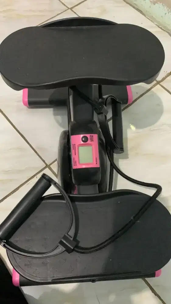 V-stepper alat olahraga