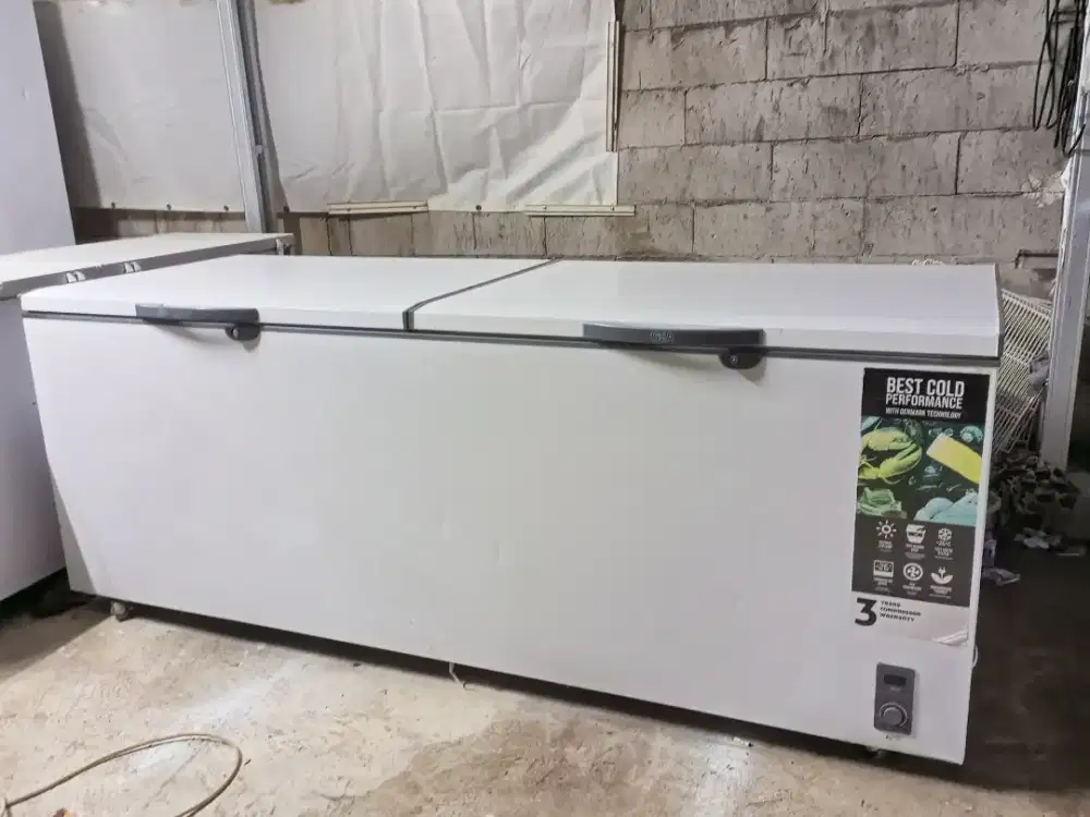 freezer box kapasitas 1200ltr merek GEA