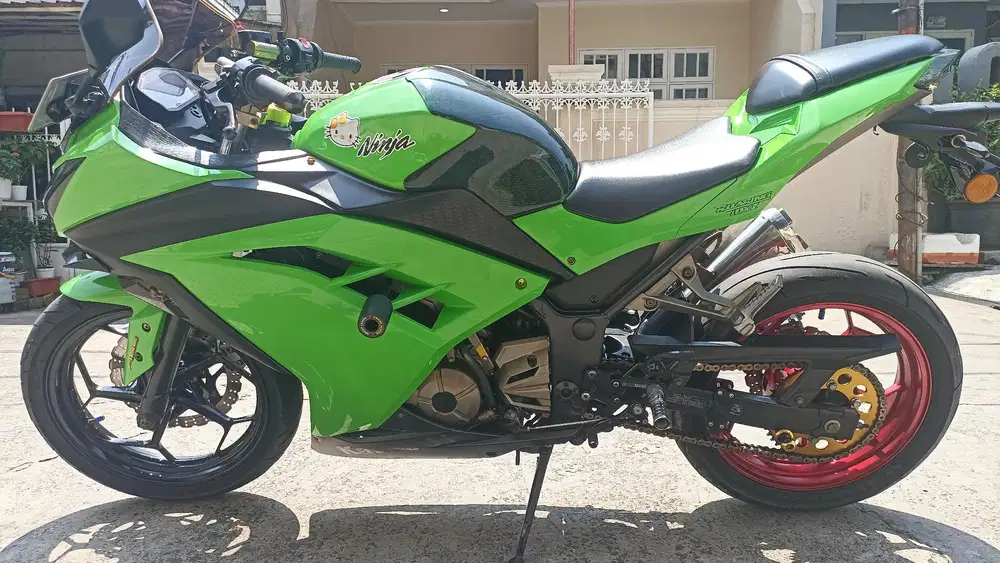 Kawasaki ninja 250 F1 tahun 2012.