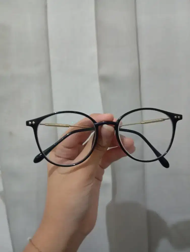 kacamata minus wanita