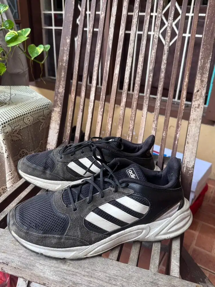 Adidas Valation 90s Size 44 - sneakers sepatu