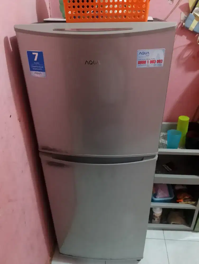 dijual kulkas Aqua 2 pintu nominus..