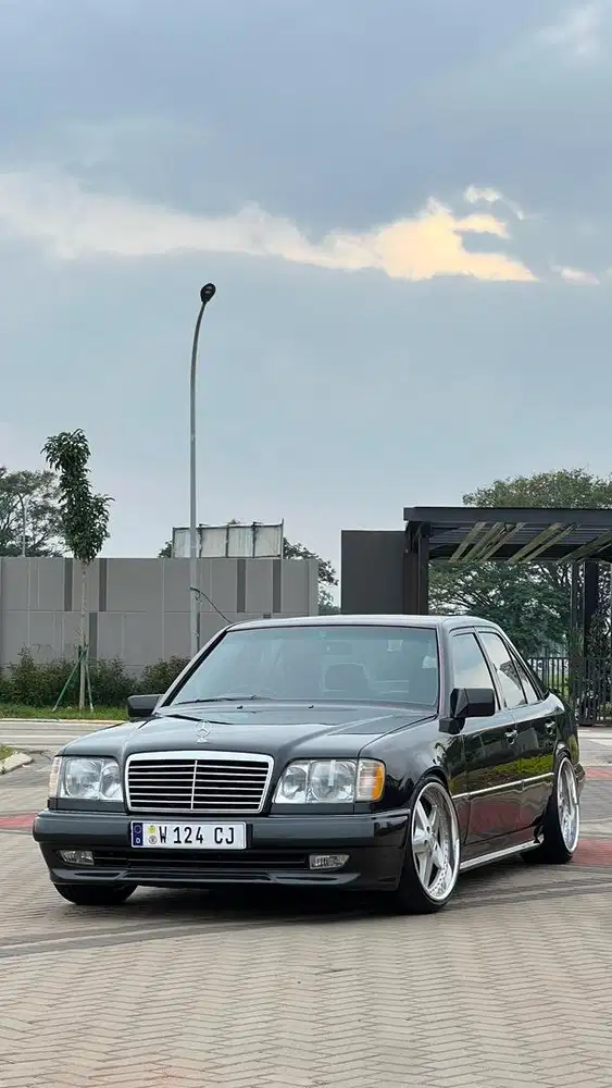 Mercedes Benz W124 E220