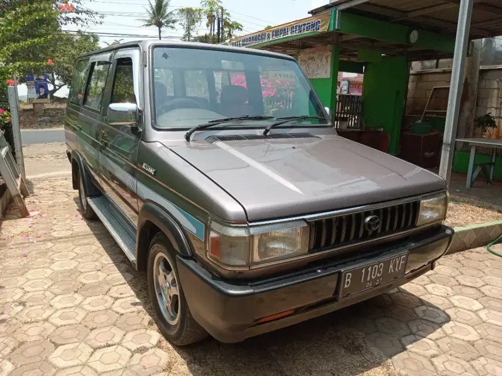 Dijual. Kijang Grand extra 1500cc. Tahun 93.