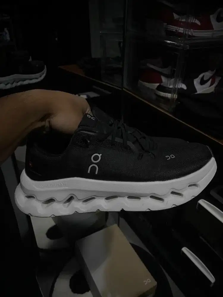 On Cloud Tilt Black &White size 42