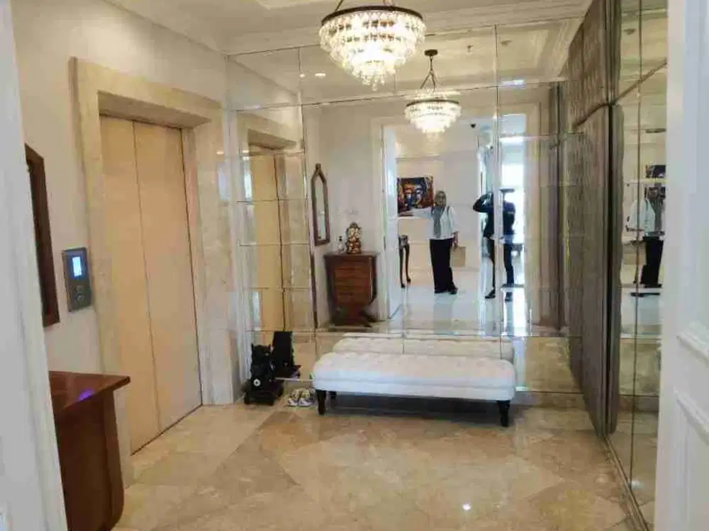 UNIR 4BR DI BELLEZZA PERMATA HIJAU INI DIJUAL DENGAN FASILITAS PREMIUM SEMI FURNISHED LOKASI SUPER STRATEGIS