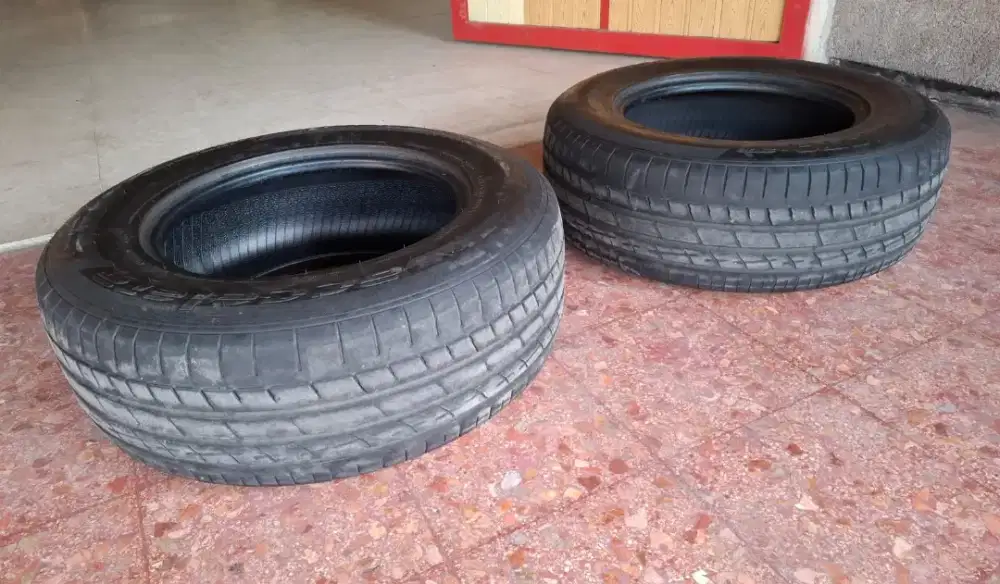 Ban 265 65 R17 ban pajero fortuner.kondisi 85% ada 3 pc.surabaya