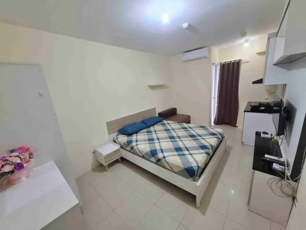 Sewa Studio Furnished Tower Flamboyan Bassura City - Free IPL