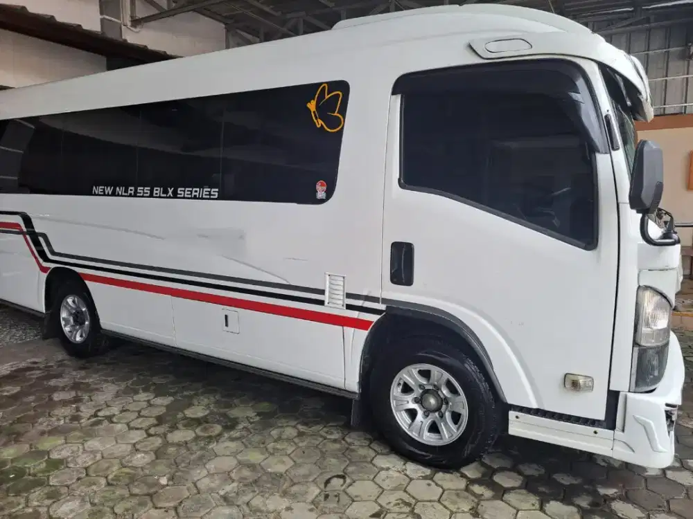 Elf giga long mini bus
