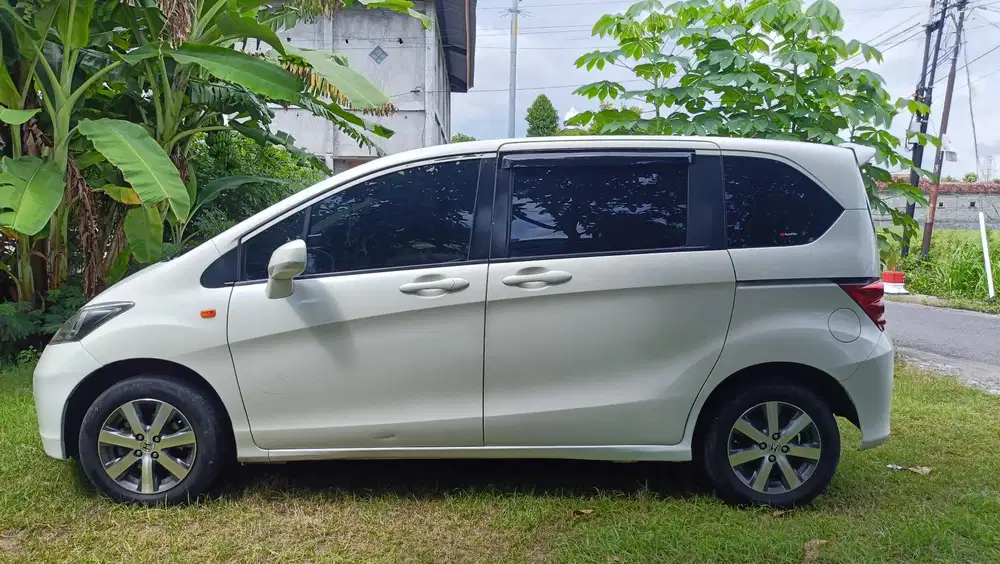 Honda Freed 2010 Bensin