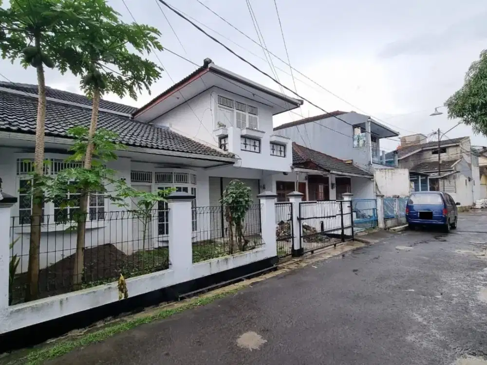 Rumah Siap Huni, Lingkungan Nyaman & Strategis di Taman Cibaduyut Indah