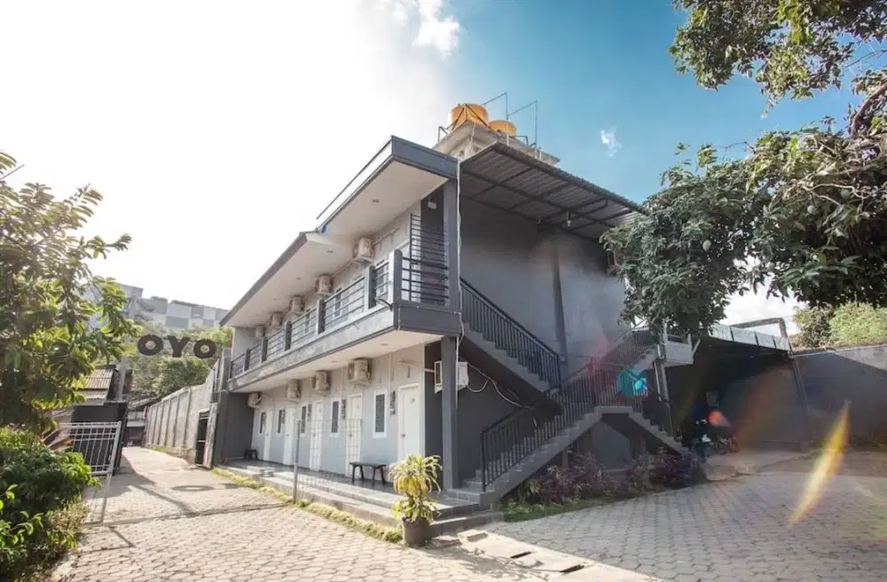 TANAH LUAS 1864 M2 PINGGIR JALAN GAJAH MADA JEMBER KOTA SEBELAH LIPPO!