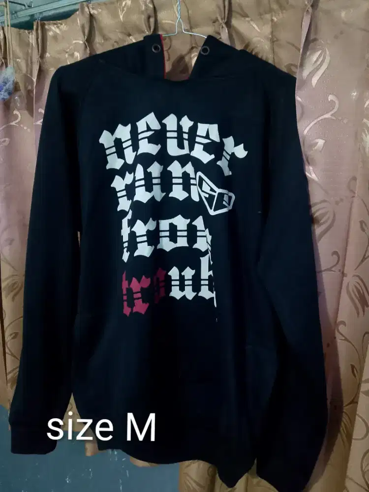 Sweater hitam pl