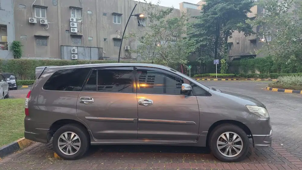 Toyota Kijang Innova 2015 Bensin