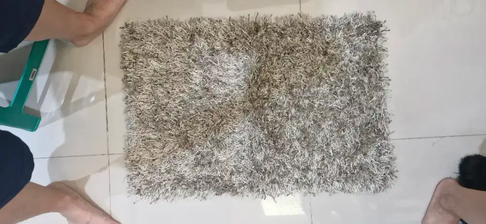 Karpet Putih Sedang