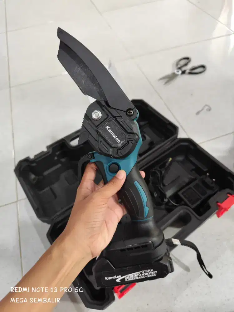 Gergaji Portable Kamolee 8 inch & 2*3.0Ah Set (2 Baterai)