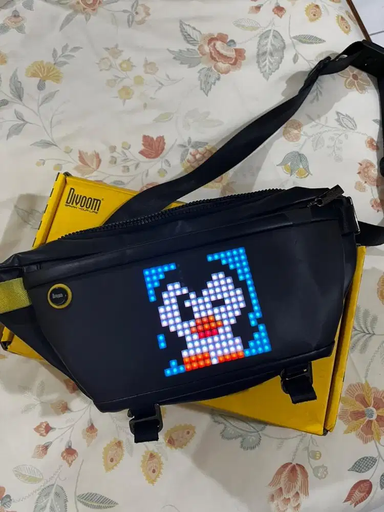 Sling bag Divoom LED