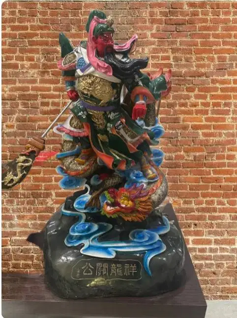 Patung Dewa Kuan Kong