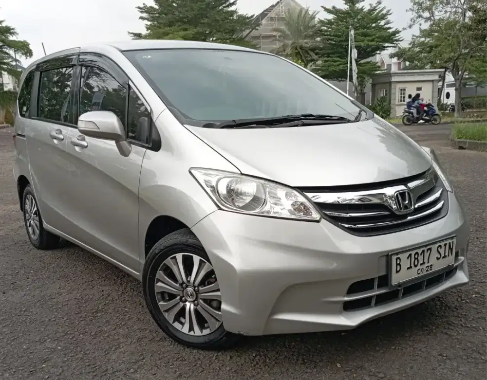 Honda Freed 1.5 S AT 2014 Silver AC Double Istimewa Sekali Sgt Terawat