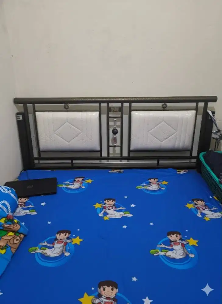 Jual 1 set kasur inoac dan dipan besi