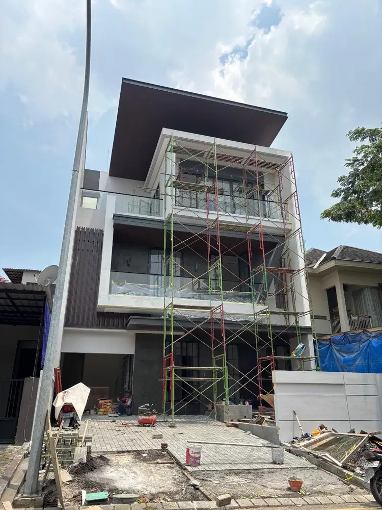 Dijual Rumah Baru 3 Lantai Modern Alam Hijau Citraland Surabaya