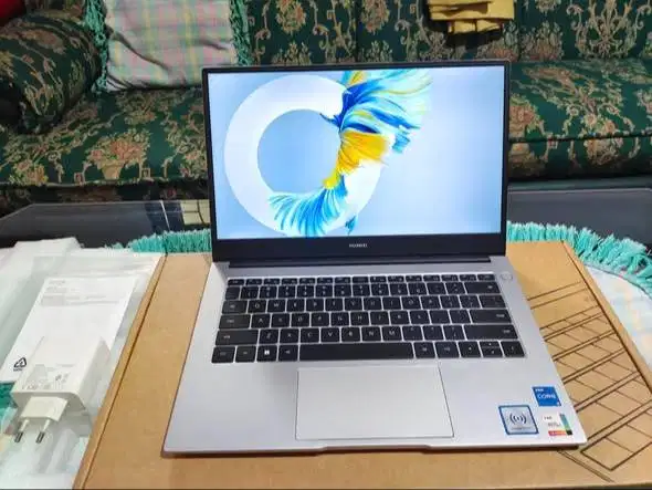 Laptop huawei matebook D14 model terbaru, design mewah bgt