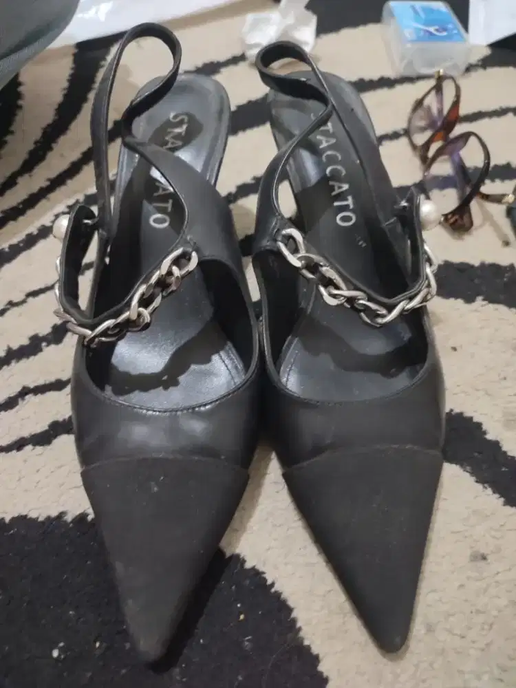 Jual heels staccato hitam