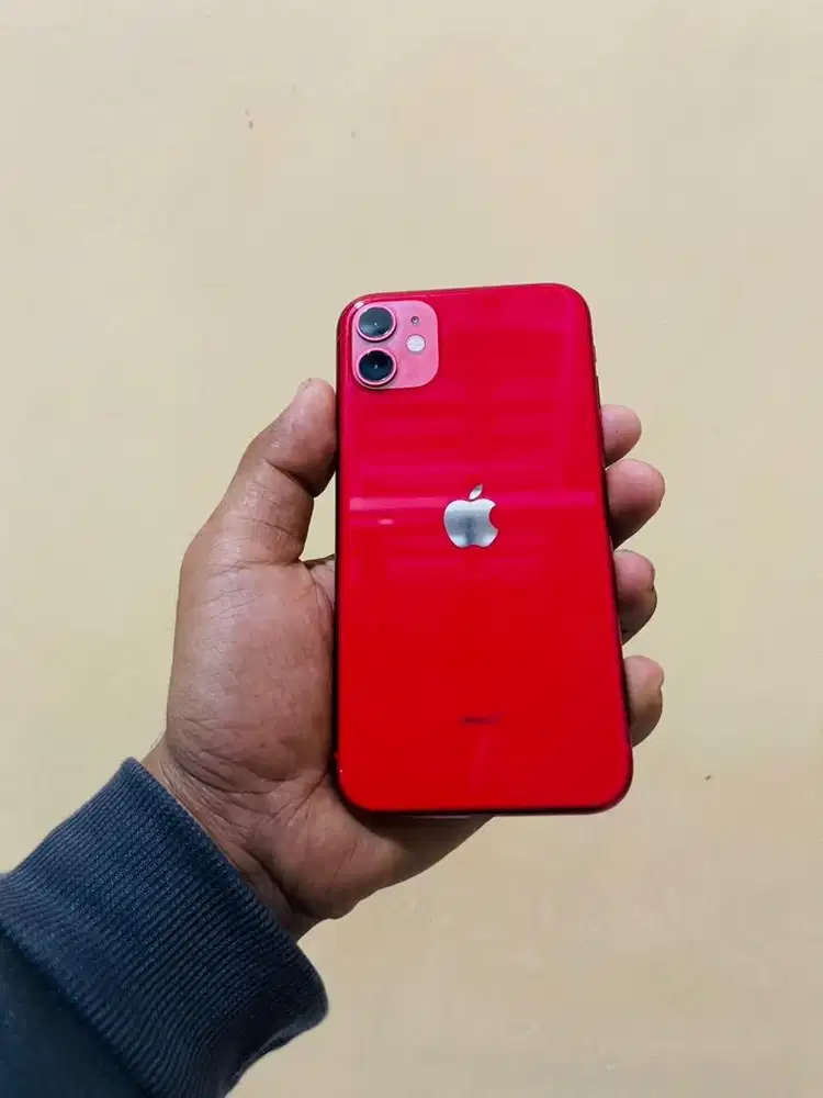 IPhone 11 64% merah