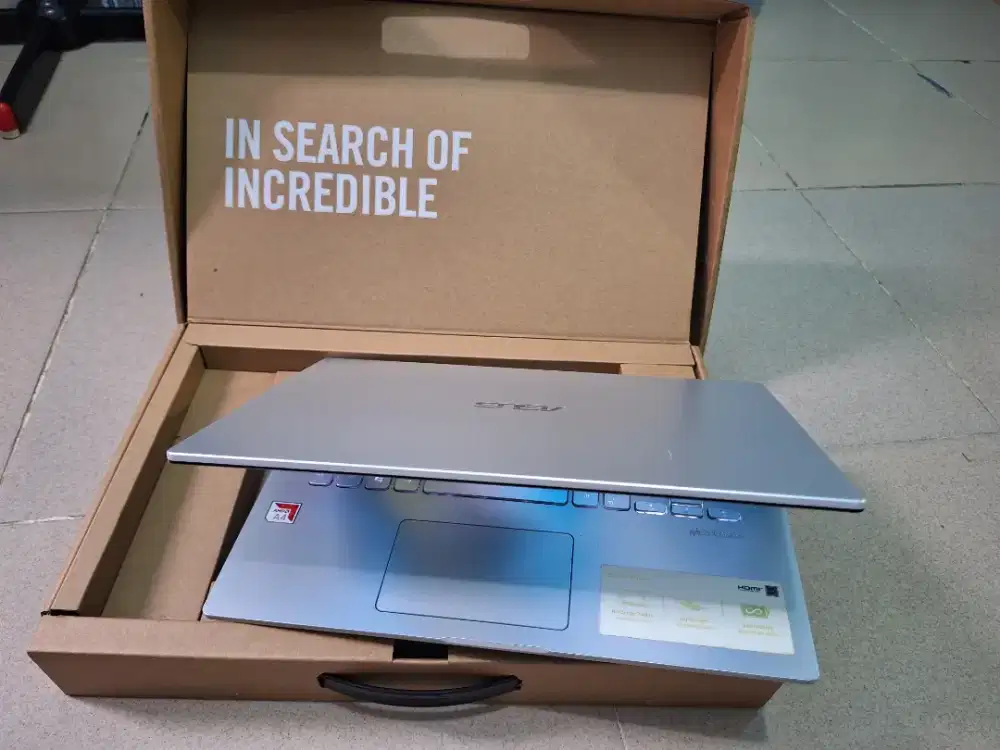 Bismillah dijual laptop asus vivobook slim A4 ram 8gb mulus siap pakai