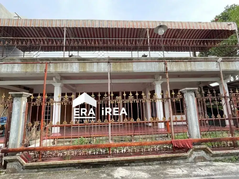 Rumah 2 lantai Sangkrah Pasar Kliwon dekat luwes Loji Wetan