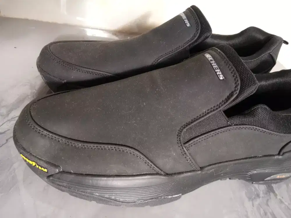 SEPATU SKECHERS ukuran 44