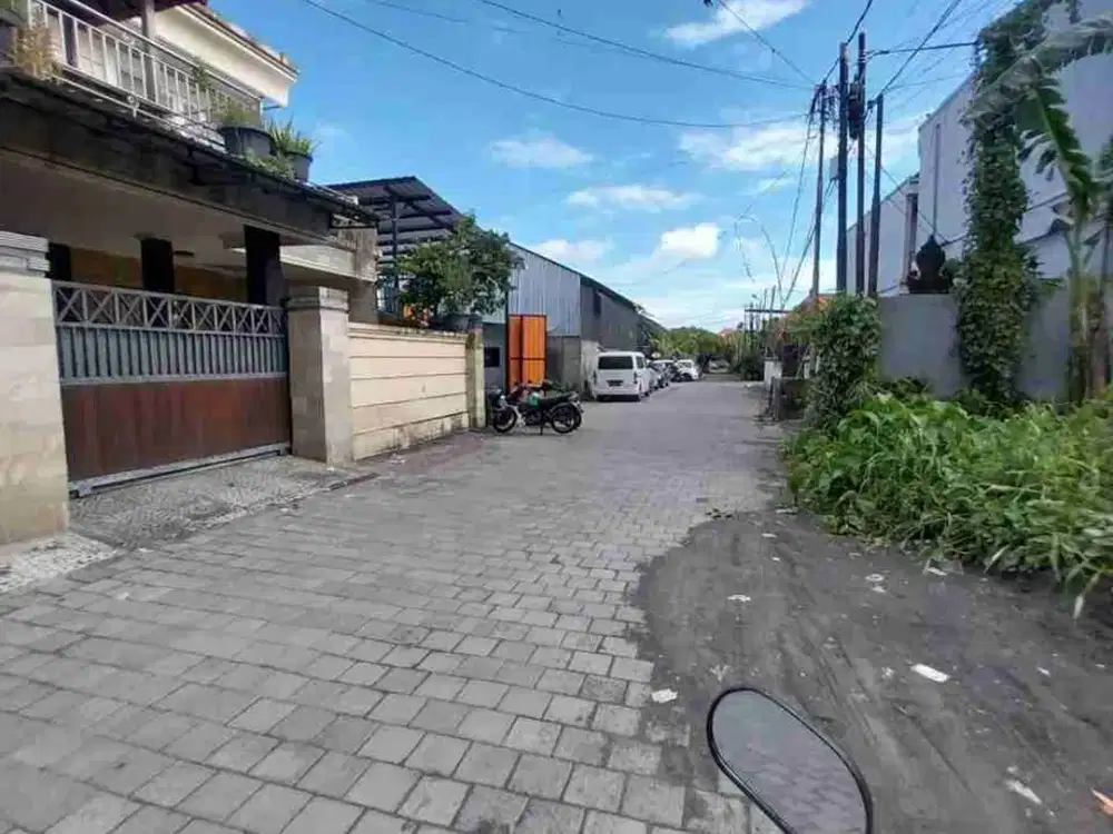 Rumah 2lt 165m2 ada 5kamar perum elit sekar tunjung gatsu timur jl6mtr