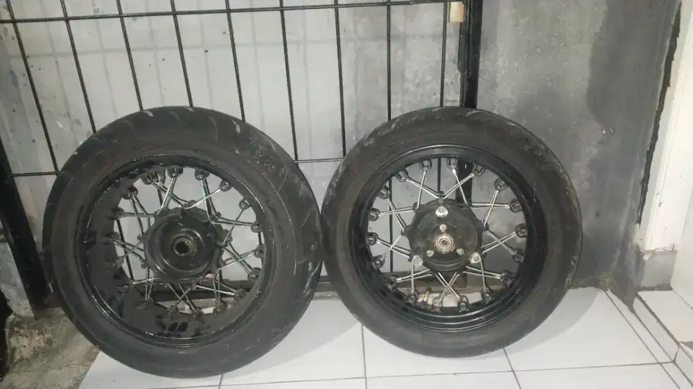 Dijual ban dan pelek motor nmx