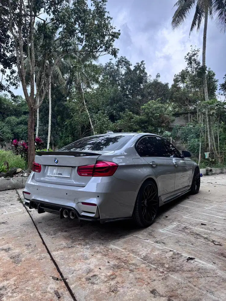 BMW 320i 2017 Black Sport