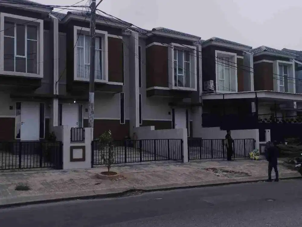 rumah 2 lantai DP murah ,tanah luas di Pamulang