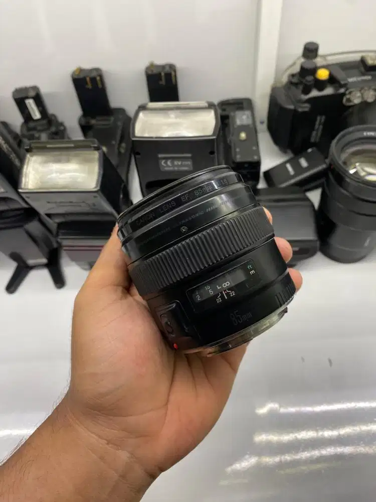 Lensa fix 85mm canon USM fullframe