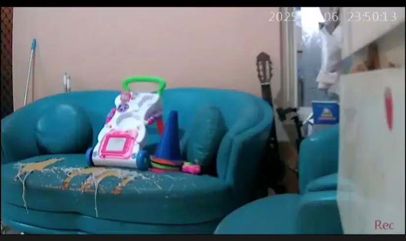 Kursi sofa Love hijau bekas busa empuk tinggal ganti kulit